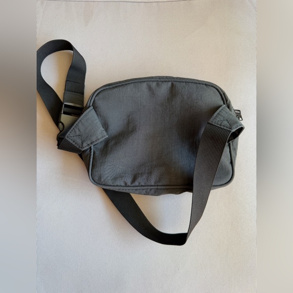 ALOHA Collection Black Keep it Light Hip Pack - Picture 5 of 9